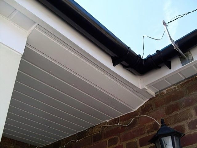 images/fascia-soffits/slider/fascia-soffit-cleaning-1-kireth-ai.jpg