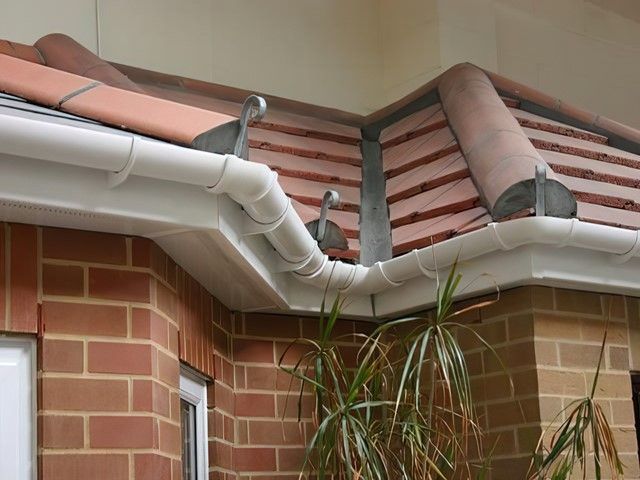 fascia-soffit-cleaning-3-kireth-ai