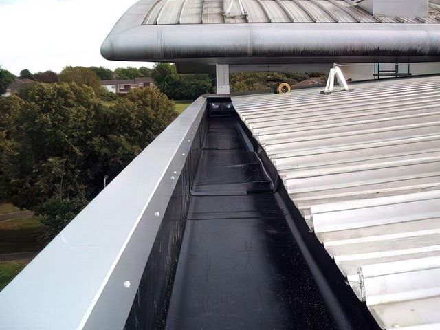 gutter-cleaning-2-kireth-ai